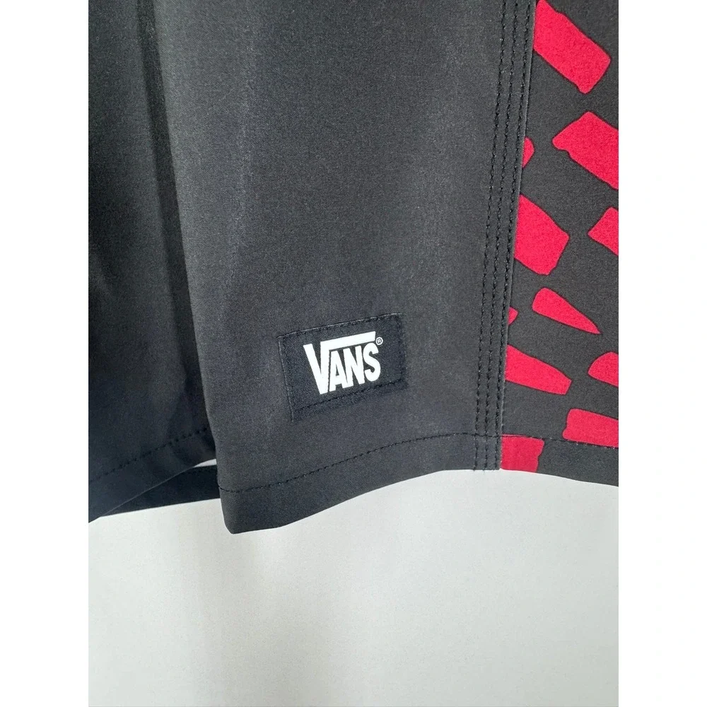 Vans MTE Daily Sideline Mens Boardshorts Black Red 19 Outseam Size 30 Relaxed